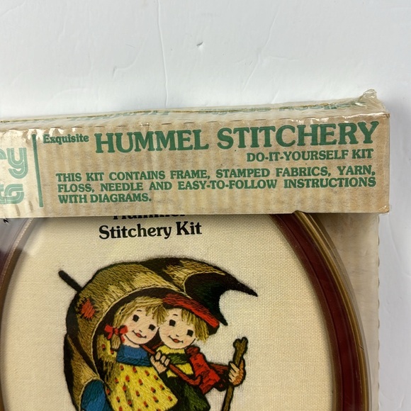 Vtg 70s Hummel Crewel Stitchery Kit Oval Frame Yarn Children Rain Umbrella NEW - Picture 3 of 8